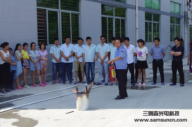 Carry out fire drills to improve staff emergency quality skills_byy688.com